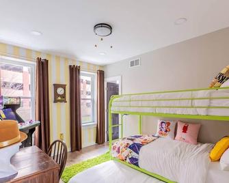 King Bed / Free Parking / Arcade / Bbq / Patio - Pittsburgh - Bedroom