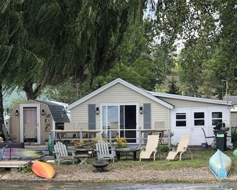 Conesus Lake NY Lakefront level next to Long Point Park minutes from everything - Geneseo - Patio