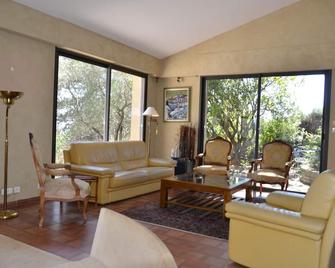 Comfortable Villa With Private Pool Not Overlooked In A Quiet Area - Saint-Hilaire-de-Brethmas - Sala de estar