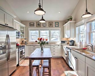 Downtown Lafayette, Colorado, Vacation Rental! - Lafayette - Kitchen