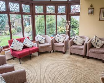 Toothbrush Rooms at Lattice Lodge - Ipswich - Lounge