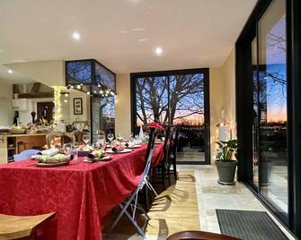 Riverfront Country Home near Paris to enjoy Wine-tasting, cycling, lifestyle - Pouilly-sur-Loire - Restaurant