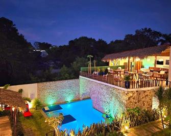 Mayan Majesty Boutique Hotel - Valladolid - Zwembad