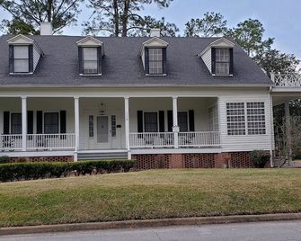 The Budd-Pafford House: The Rose Room - Monticello - Gebouw