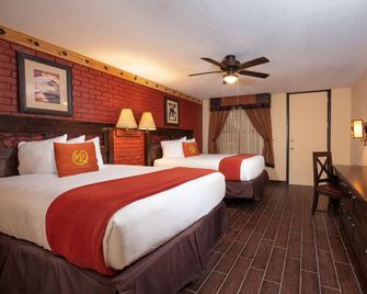 Pet-Friendly River Ranch Escape and Walk to Rodeo - River Ranch