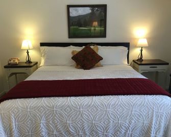 Cardinal Inn - Maggie Valley