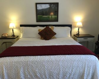 Cardinal Inn - Maggie Valley