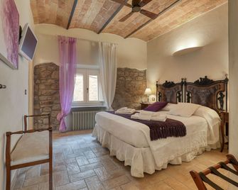 Viterbo Antica - centro storico - Viterbo - Bedroom