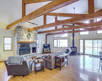 Wasilla Spruce Moose Cabin Lakefront And - Wasilla - Living room