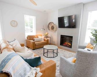 New Construction, walking distance to shops an restaurants in the Rose District! - Broken Arrow - Living room