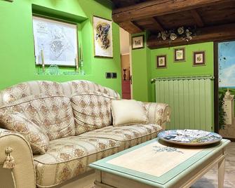 SE060 - Deliziosa mansarda in centro storico - Senigallia - Wohnzimmer