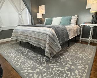 Cottage Suite 2 - King Studio Apt. - Fort Payne - Schlafzimmer