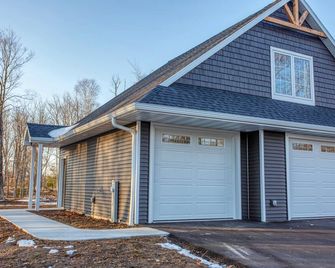 Stunning Studio just steps from the Bjorklunden Trail System in Baileys Harbor - Baileys Harbor - Budova