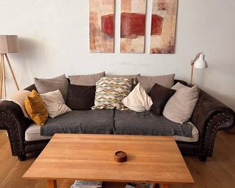 Holiday house with 3 bedrooms and a large hall - Lemförde - Sala de estar