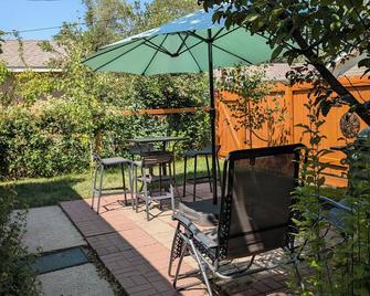 Cozy Cottage with Great Location - Sheridan - Patio