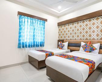 Capital O Geeta Palace - Mumbai - Bedroom