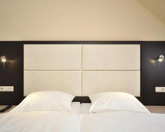 Hotel Bova - פרנקפורט אם מיין - חדר שינה