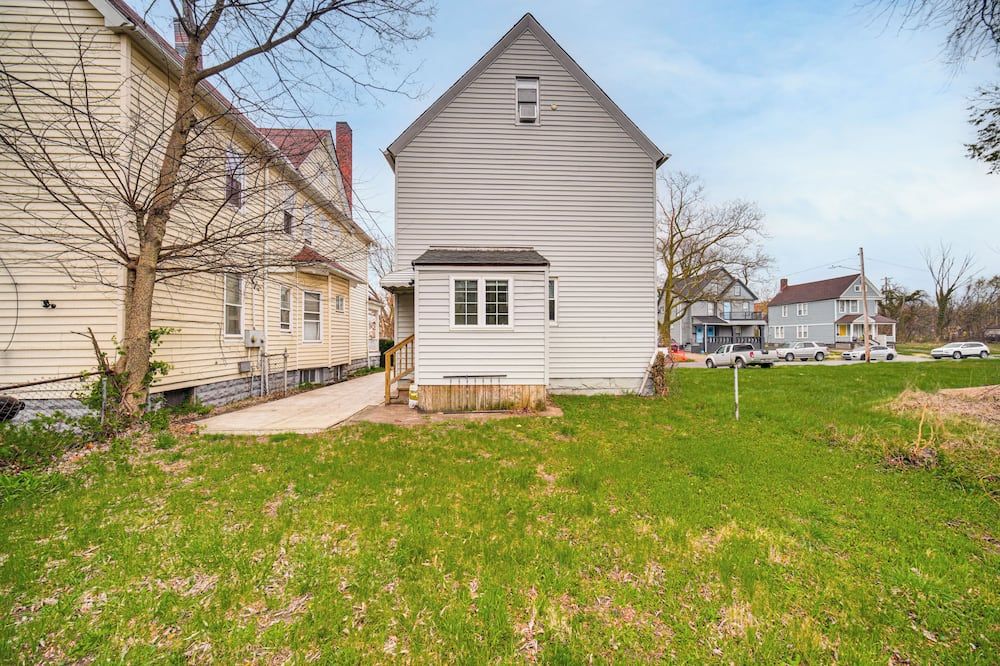 4 Mi to Dtwn: Modern Retreat w/ Yard in Cleveland - קליבלנד