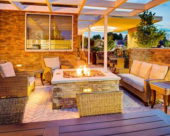 SpringHill Suites by Marriott Suites Carle Place Garden City - Carle Place - Patio