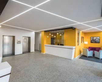 Oasis Hotel - Kuwait City - Front desk