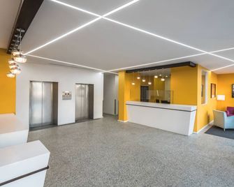 Oasis Hotel - Kuwait City - Front desk