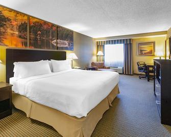 Days Inn by Wyndham Plattsburgh - Plattsburgh - Bedroom