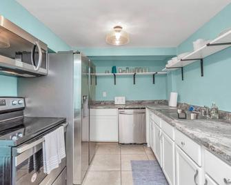 Galveston Studio - Sleeps 7 - Minutes to Beach !! - Galveston - Cocina