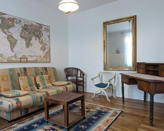 4-bedroom house for business travellers between Orléans and Gien - Germigny-des-Prés - Sala de estar