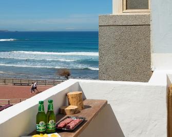 La Ventana Azul Surf Hostel - Las Palmas de Gran Canaria - Balkon