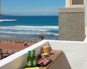 La Ventana Azul Surf Hostel - Las Palmas de Gran Canaria - Balkon