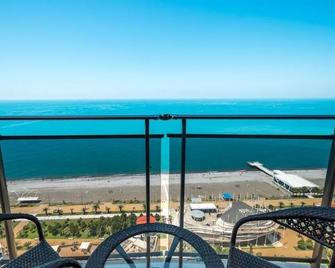 Scenic Sea View Aparthotel in Orbi City Batumi - Batum - Playa