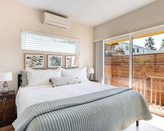 Sunny Guesthouse near Stanford w/Private Patio - Redwood City - Bedroom