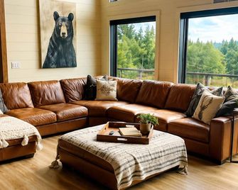 Megavista Mountain Lodge - Hgtv - Featured Retreat In The White Mountains. - Intervale - Obývací pokoj