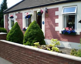 Shawlee Cottage - Airdrie - Outdoor view