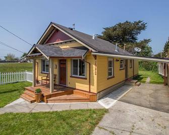 Potter's Bungalow - Near Downtown Plaza, 3 bed - Arcata - Budova