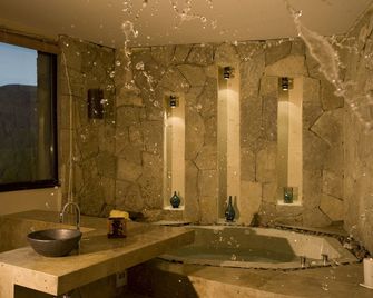 Loi Suites Chapelco Hotel - סאן מרטין דה לוס אנדס - חדר רחצה