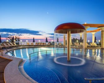 Astera Hotel & Spa With Free Private Beach - Golden Sands