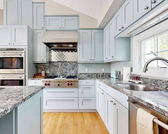 Edgecomb Riverhouse - Edgecomb - Kitchen