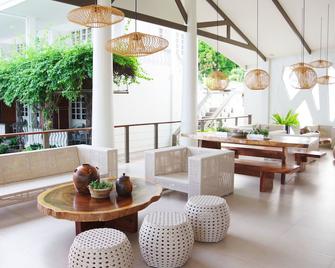 Paras Beach Resort - Mambajao - Lounge