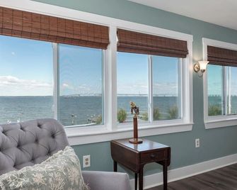 Classic Bay Breezes Await, Reserve today. - Stevensville - Sala de estar
