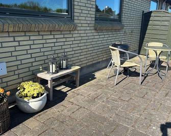 Cozy house by Odense River and close to the city's museums and life - Odense - Patio