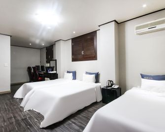 Gunsan B & B Hotel - Gunsan - Habitación