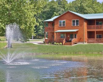 Waterview Lodge by Amish Country Lodging - Millersburg - Budova