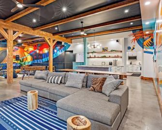 Howzit Hostels - Wailuku