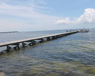 # 305 A Luxury Resort at Little Harbor With Dolphins and Fishing Just Steps Away - Ruskin - Balcon