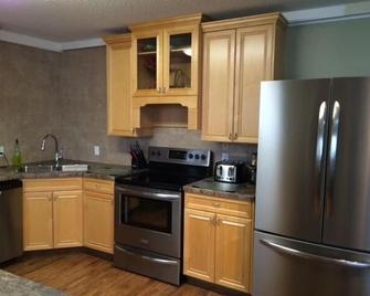 Laura's Lodge - Saskatoon - Cocina