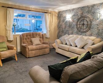 Dunedin House - Huntly - Living room