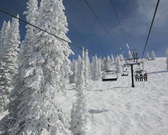 Skiers Heaven Steamboat Springs 2bed - 斯廷博特斯普林斯 - 游泳池