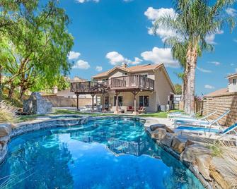 Quiet Amazing La Suburb Perfect Vacation Paradise - Castaic - Castaic - Zwembad
