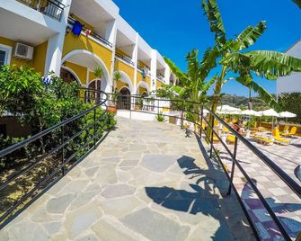 Vanessa Hotel - Kalamaki